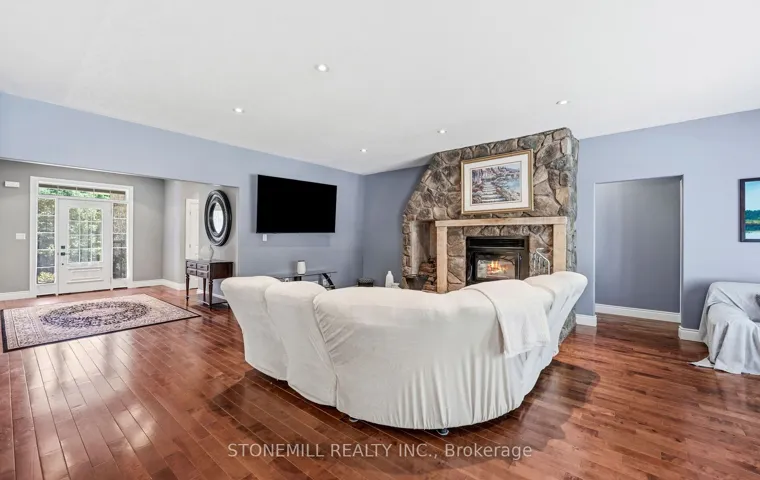 868 Eastdale Drive, Wasaga Beach, ON L9Z 2R2