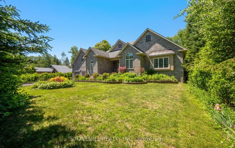 868 Eastdale Drive, Wasaga Beach, ON L9Z 2R2