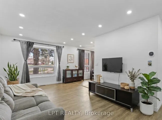 Welcome Home To 55H Chaucer Crescent!