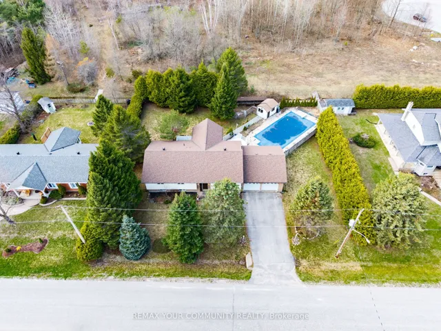 Larde lot with outdoor pool and extra long drive