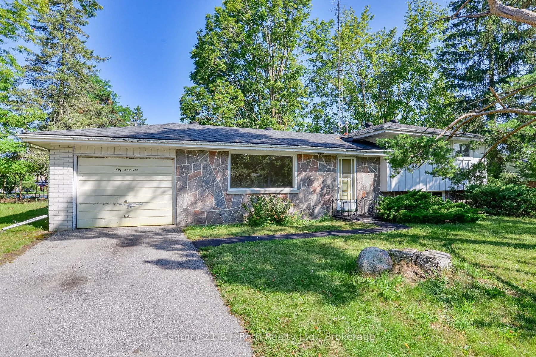 Detached Home For Sale | S13619696