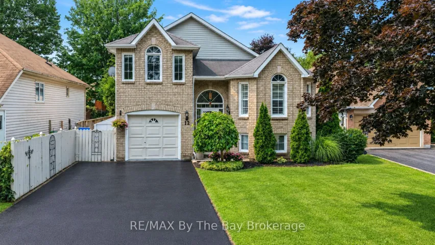 Welcome to 12 Goldsmith Place Wasaga Beach
