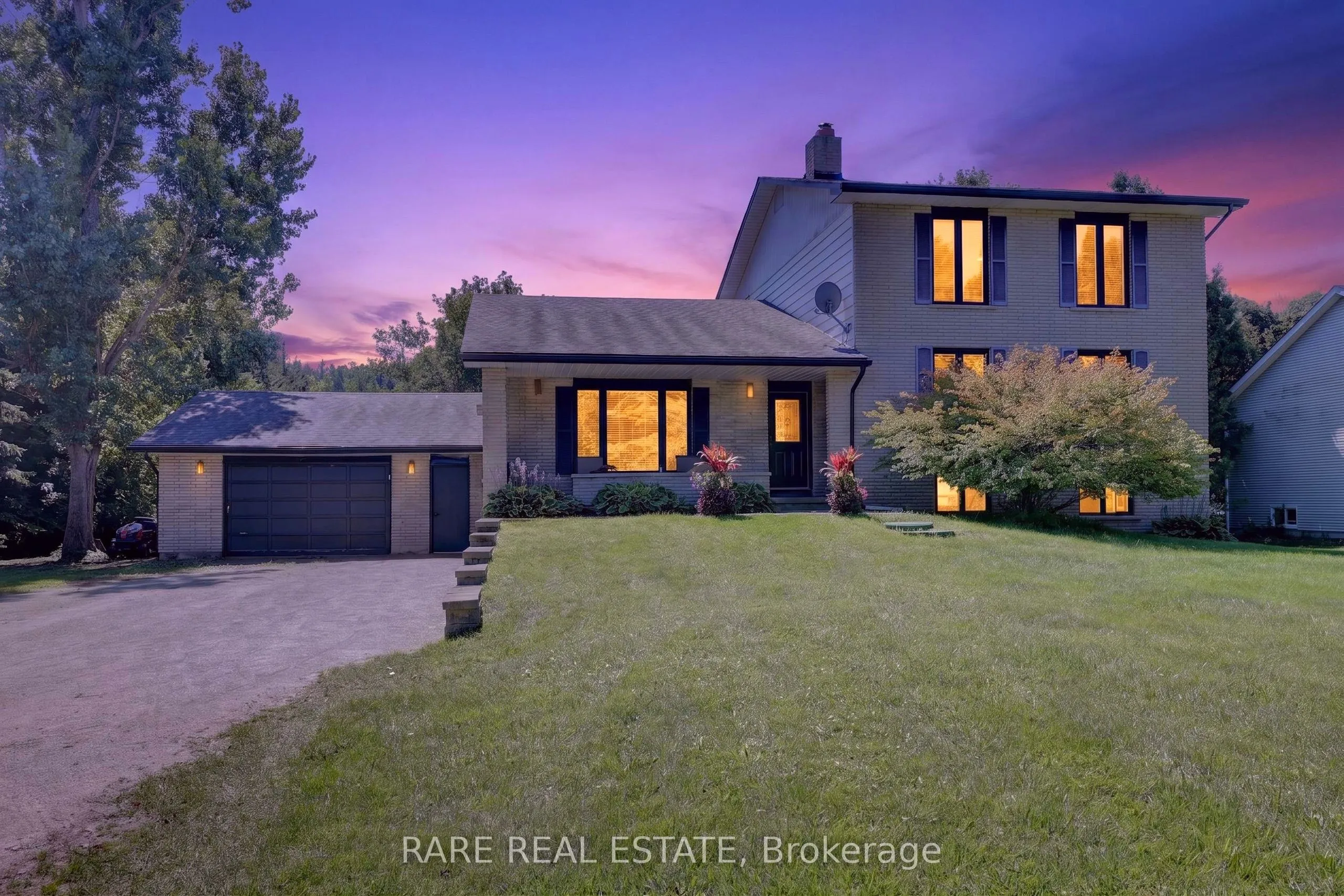 Detached Home For Sale | S13706318