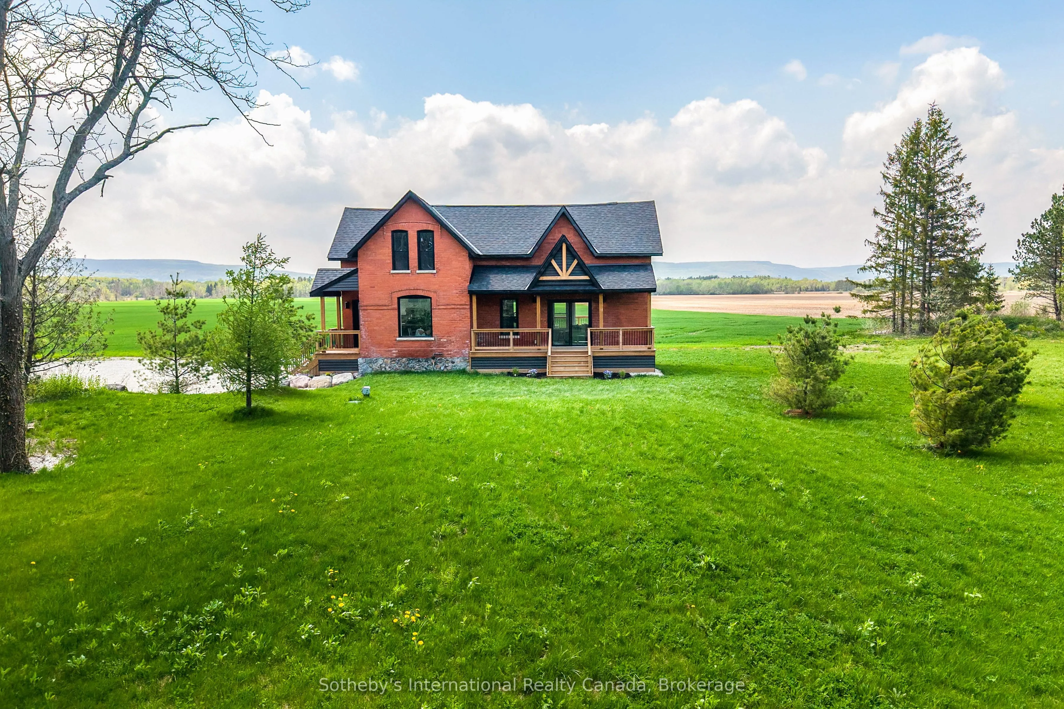 Detached Home For Sale | S13733582