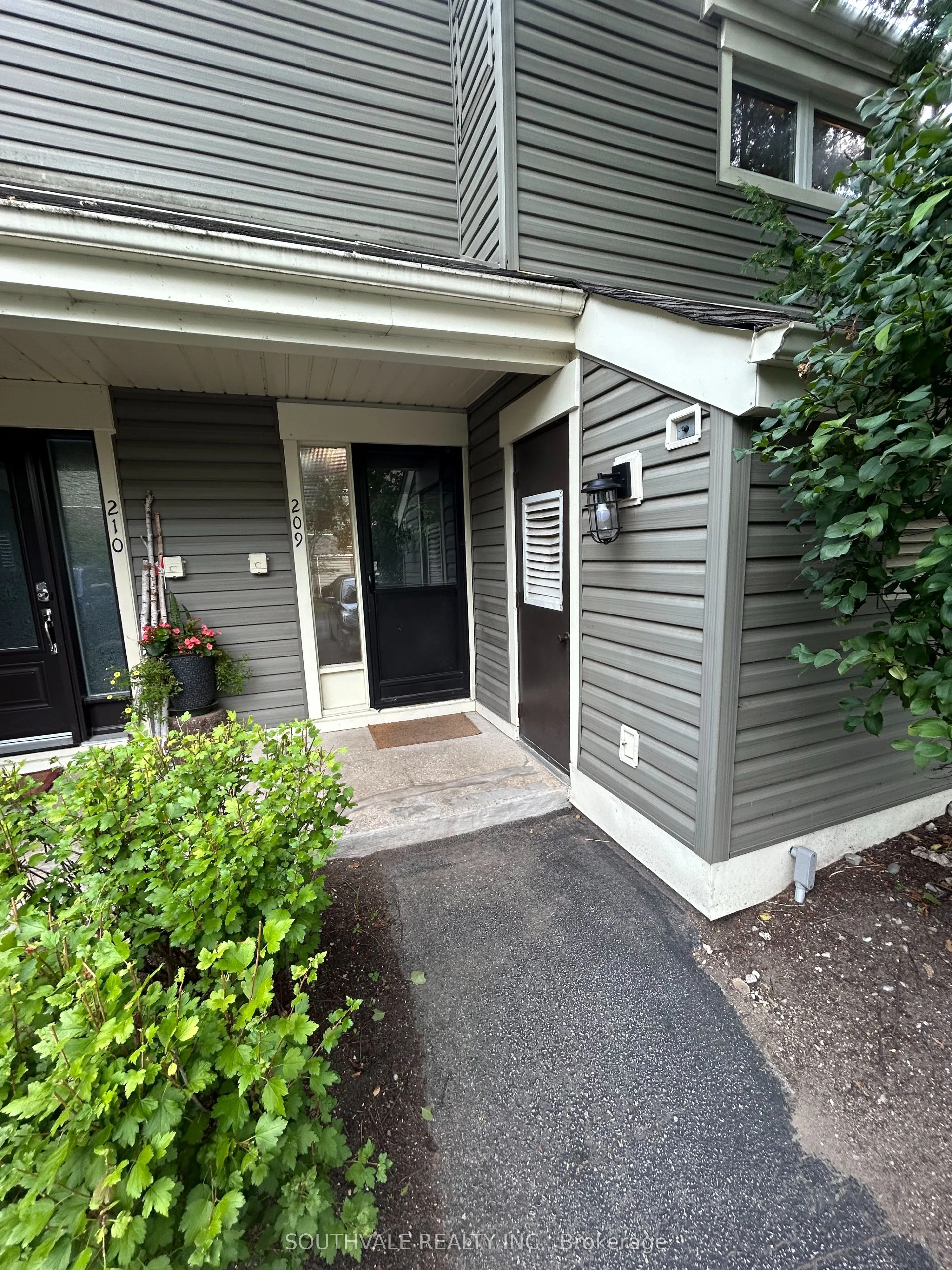Property For Lease | S13738556