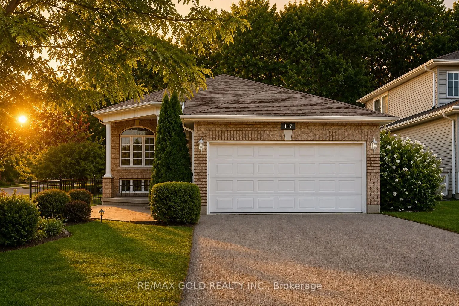 Detached Home For Sale | S13738712
