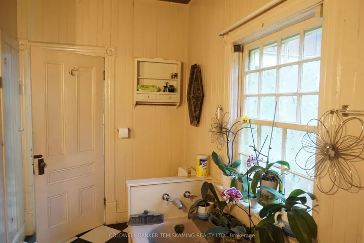 Main Floor Bathroom