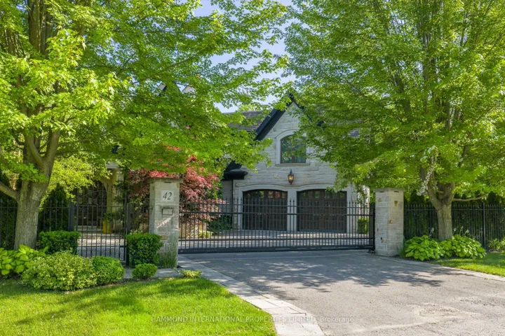 42  Lorraine  Gardens, Toronto W08, ON M9B 4Z6