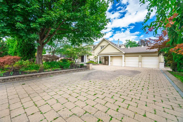 2197  Courrier  Lane, Mississauga, ON L5C 1V1