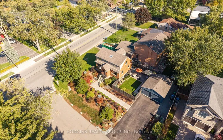 1319  Lakebreeze  Drive, Mississauga, ON L5G 3W7