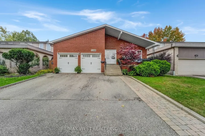 2388  Carlanne  Place, Mississauga, ON L5C 3C8