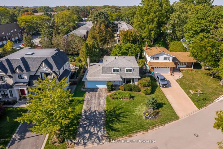 2033  Water’s Edge  Drive, Oakville, ON L6L 1A3