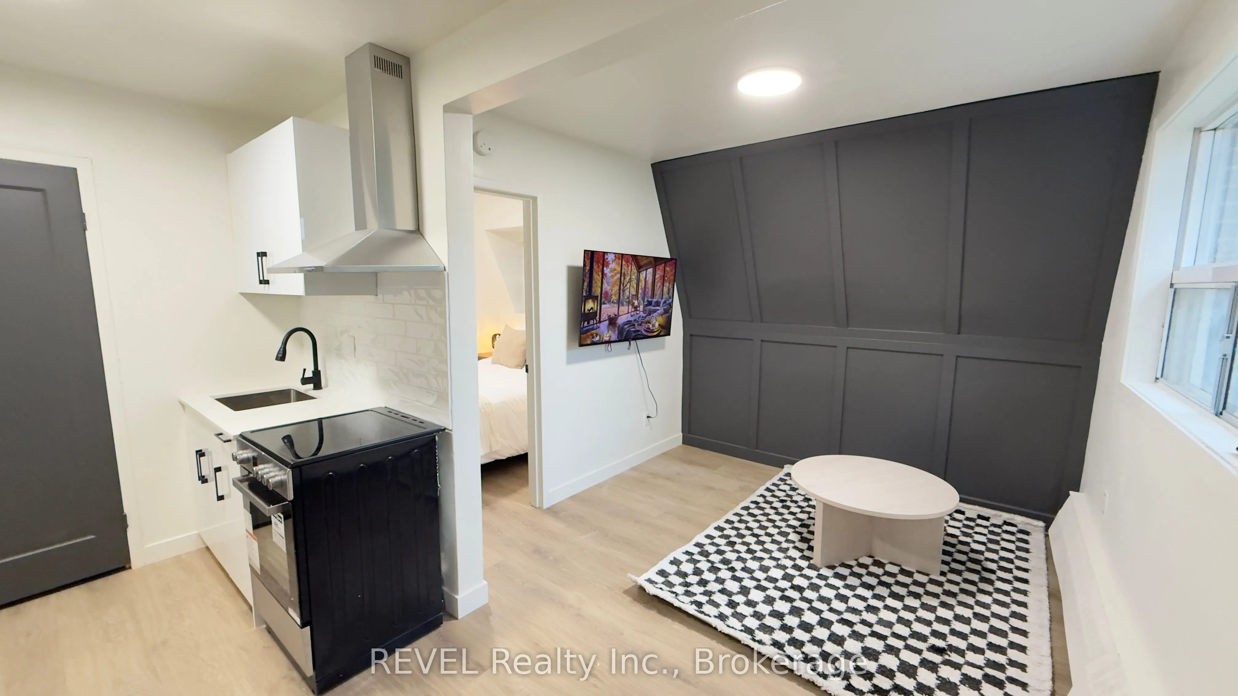Cottage For Lease | W12538544