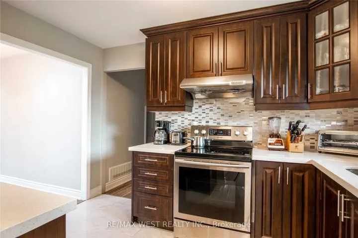 24  Gable  Drive, Brampton, ON L6V 2H1