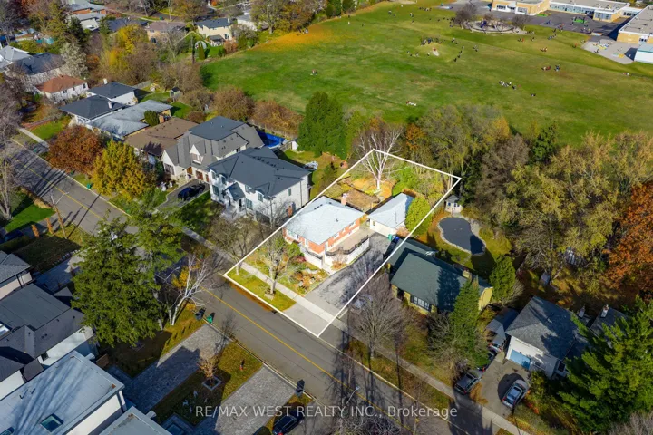 1361  Kenmuir  Avenue, Mississauga, ON L5G 4B3