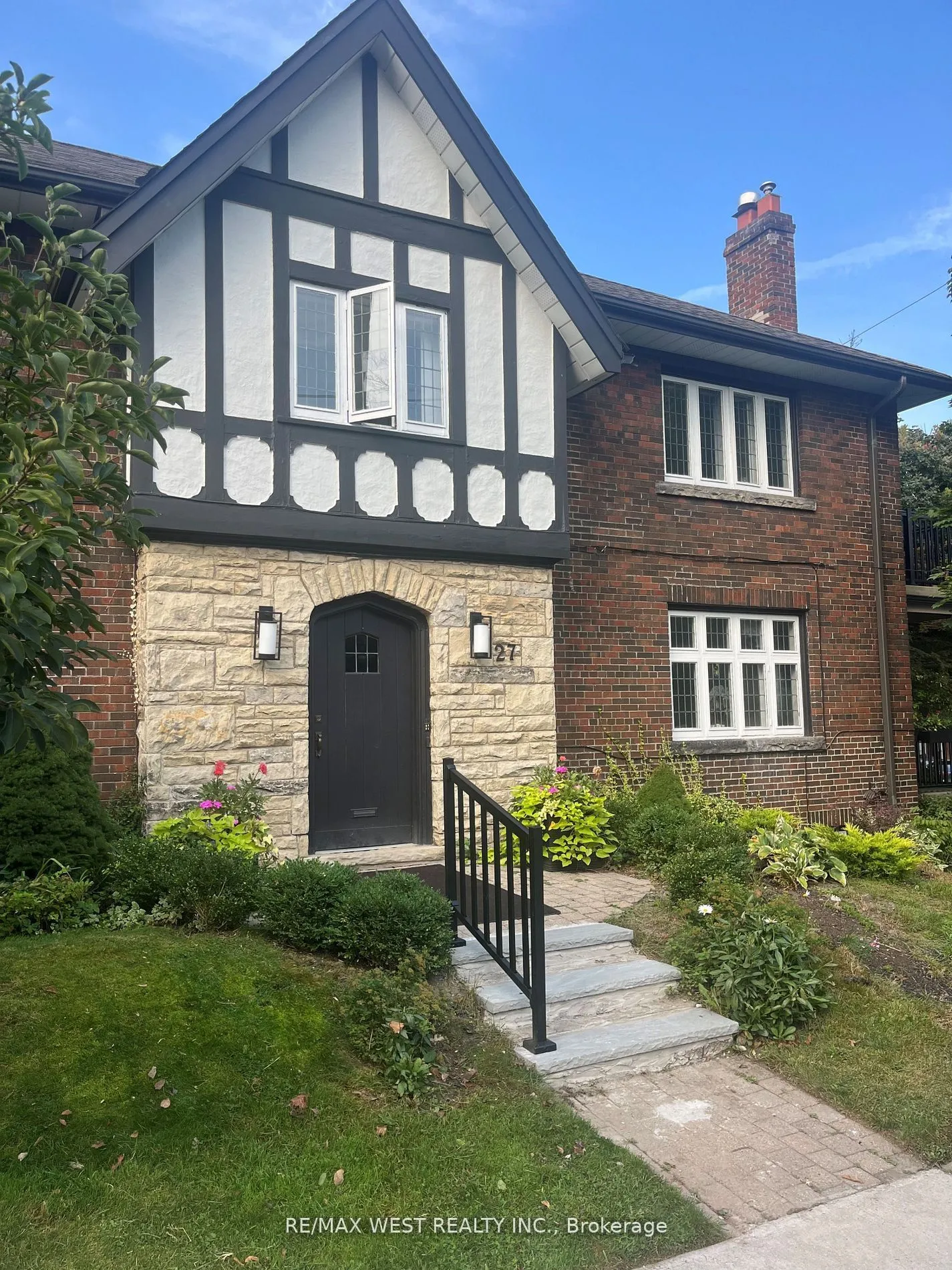 Detached Home For Lease | W12587090