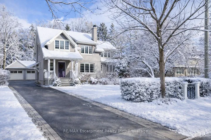 247  Douglas  Avenue, Oakville, ON L6J 3S2