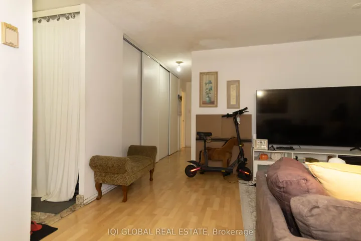 50  Lotherton  Pathway, Toronto W04, ON M6B 2G8