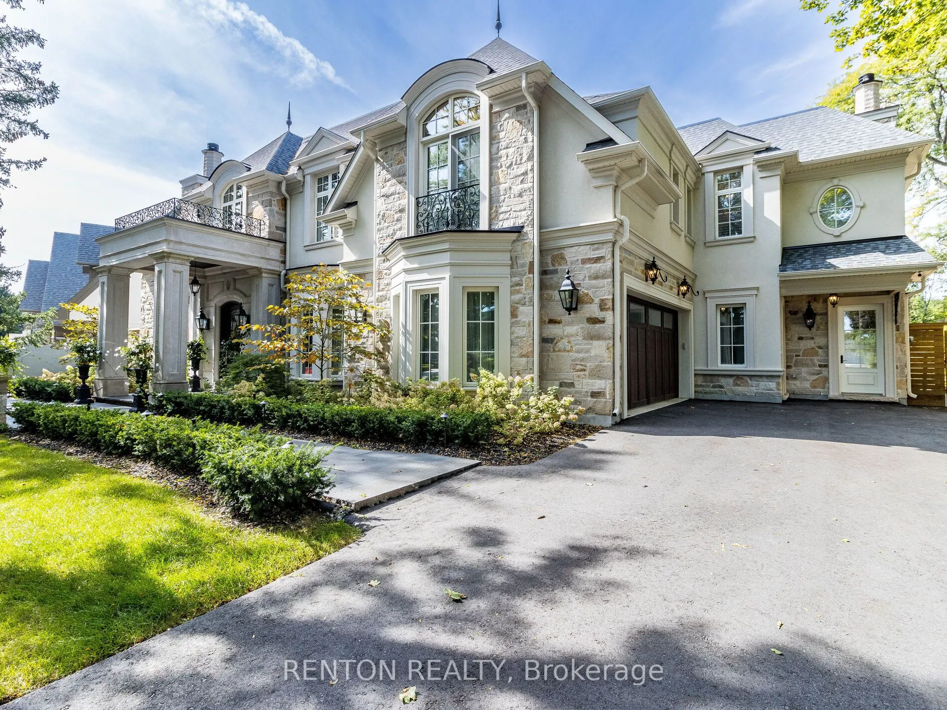 Detached Home For Sale | W12604626