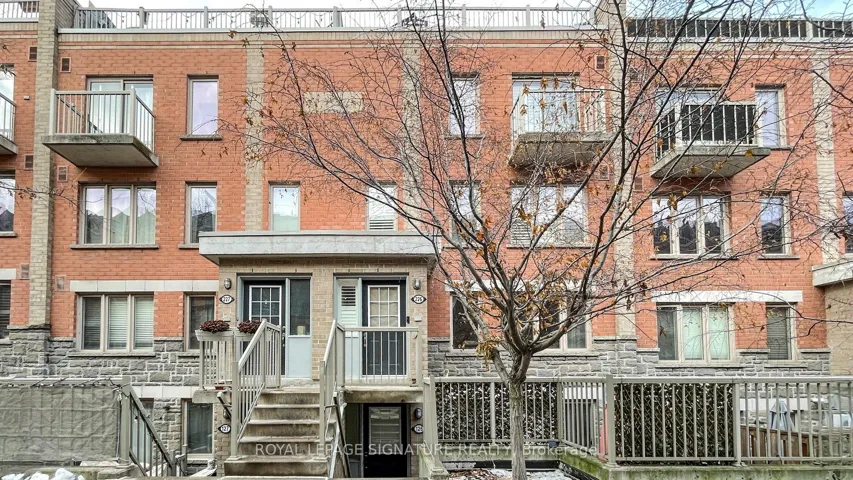 25  Turntable  Crescent, Toronto W02, ON M6H 4K8