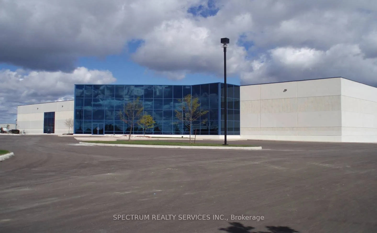 Industrial Property For Lease | W12664058