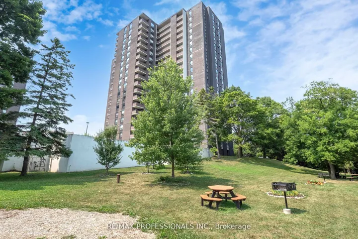 1535  Lakeshore E Road, Mississauga, ON L5E 3E2