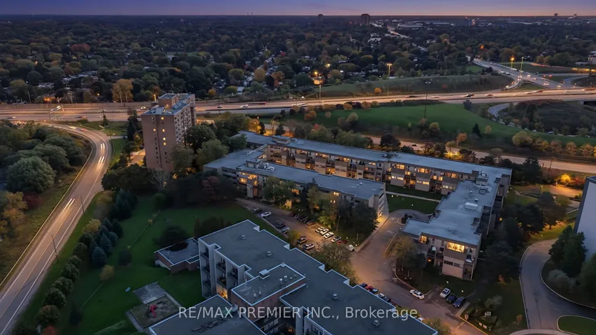 2095  Roche  Court, Mississauga, ON L5K 2C8