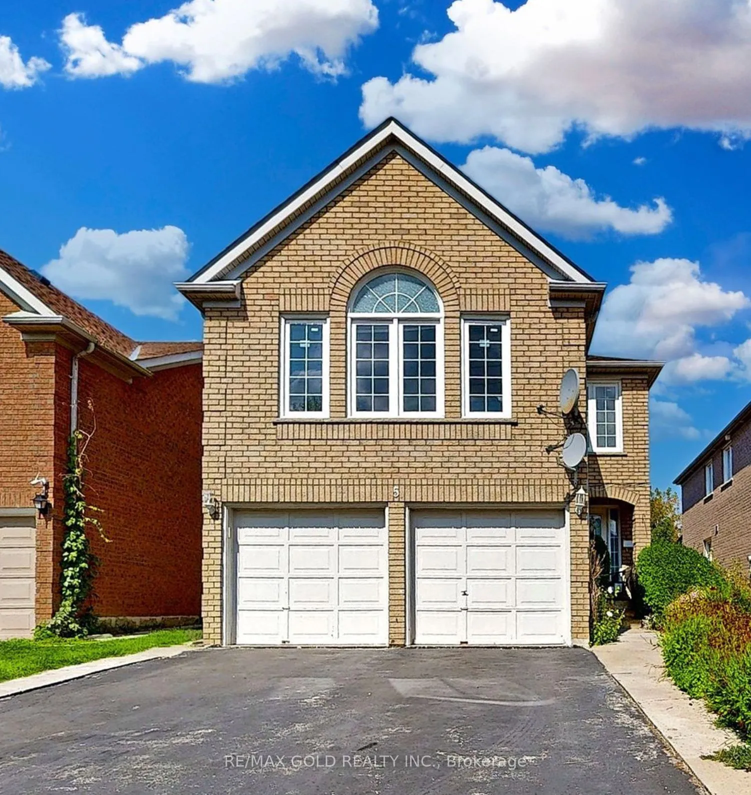 Detached Home For Sale | W12682190