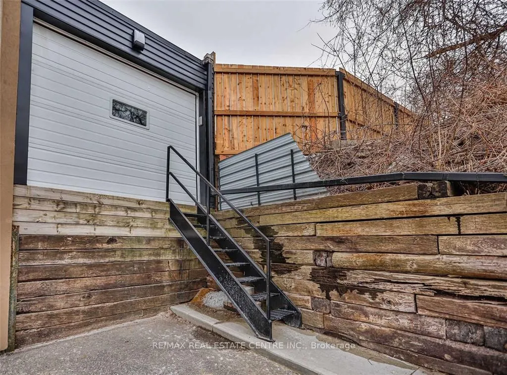Industrial Property For Lease | W12723930