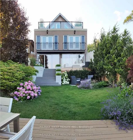 5  Eleventh  Street, Toronto W06, ON M8V 2G2