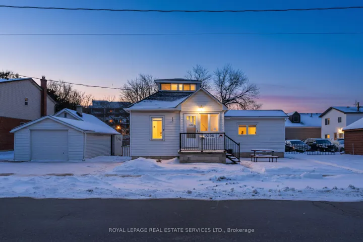 2386  Sovereign  Street, Oakville, ON L6L 1L8