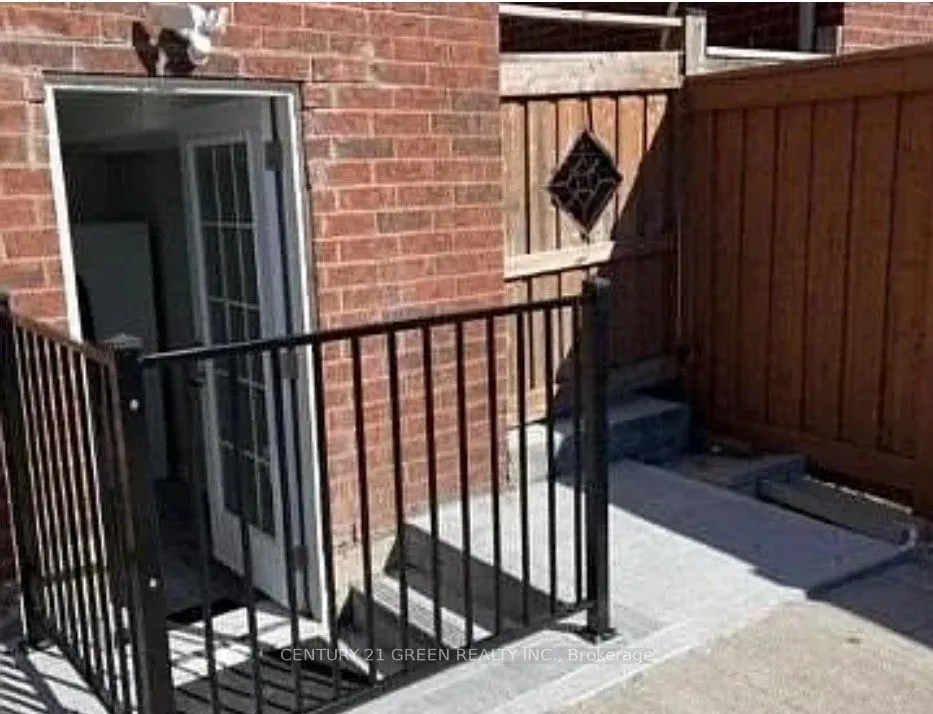 Detached Home For Lease | W12740752