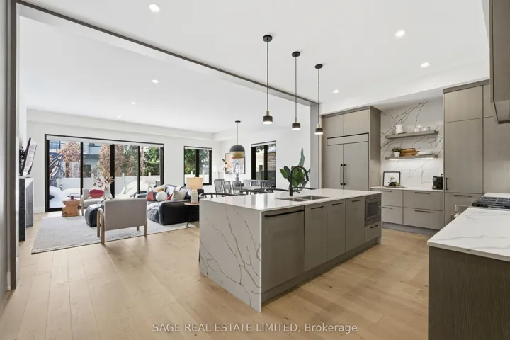 10  Brant  Avenue, Mississauga, ON L5G 3N8