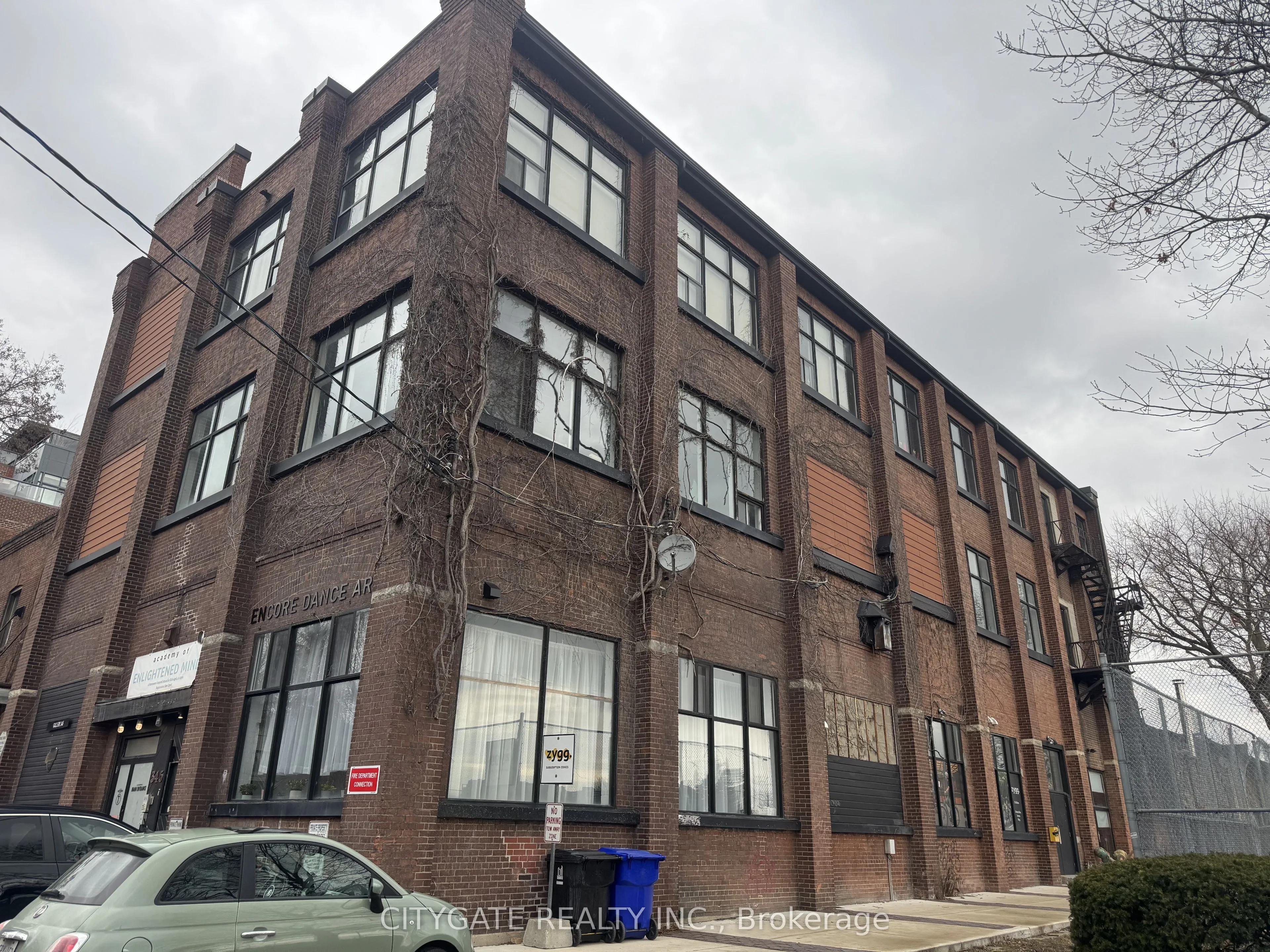 Industrial Property For Lease | W12754710