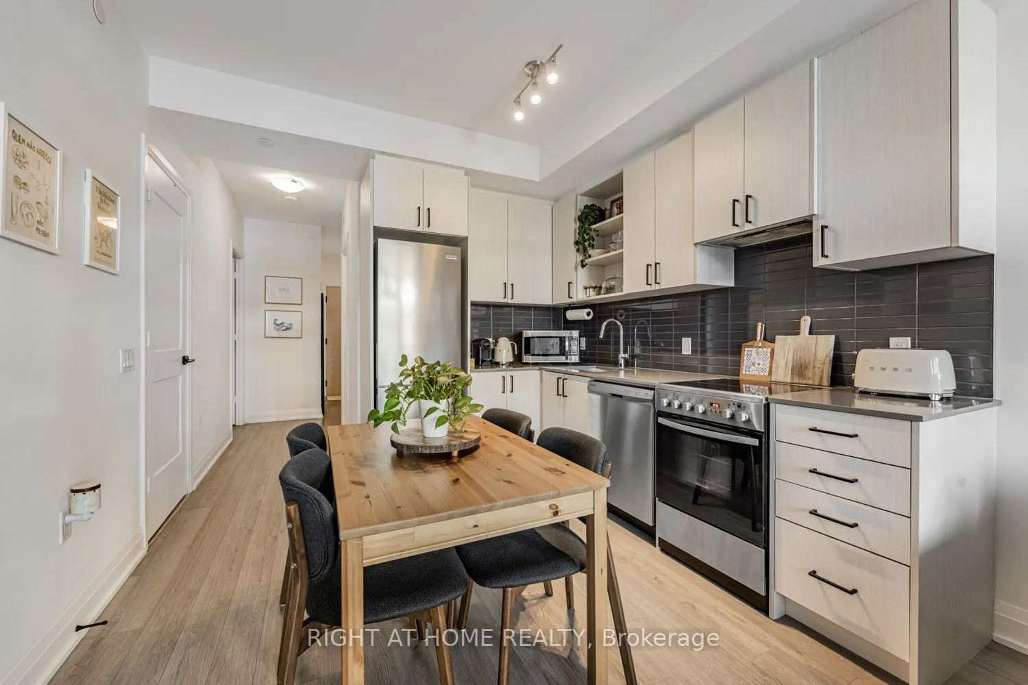 Property For Sale | W12785322
