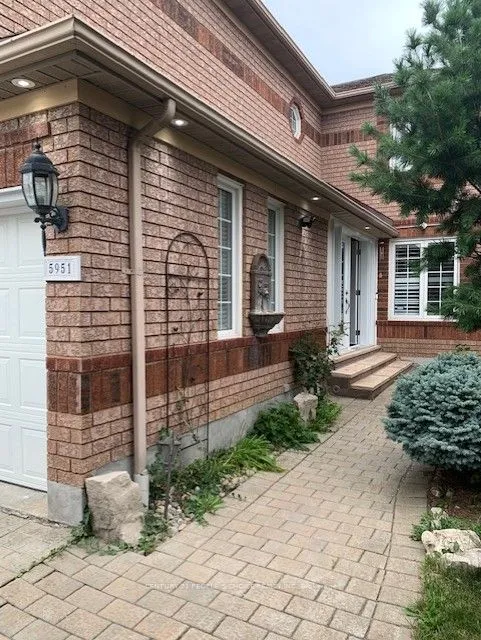 Property For Lease | W12786384