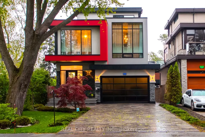 662  Byngmount  Avenue, Mississauga, ON L5G 1R4