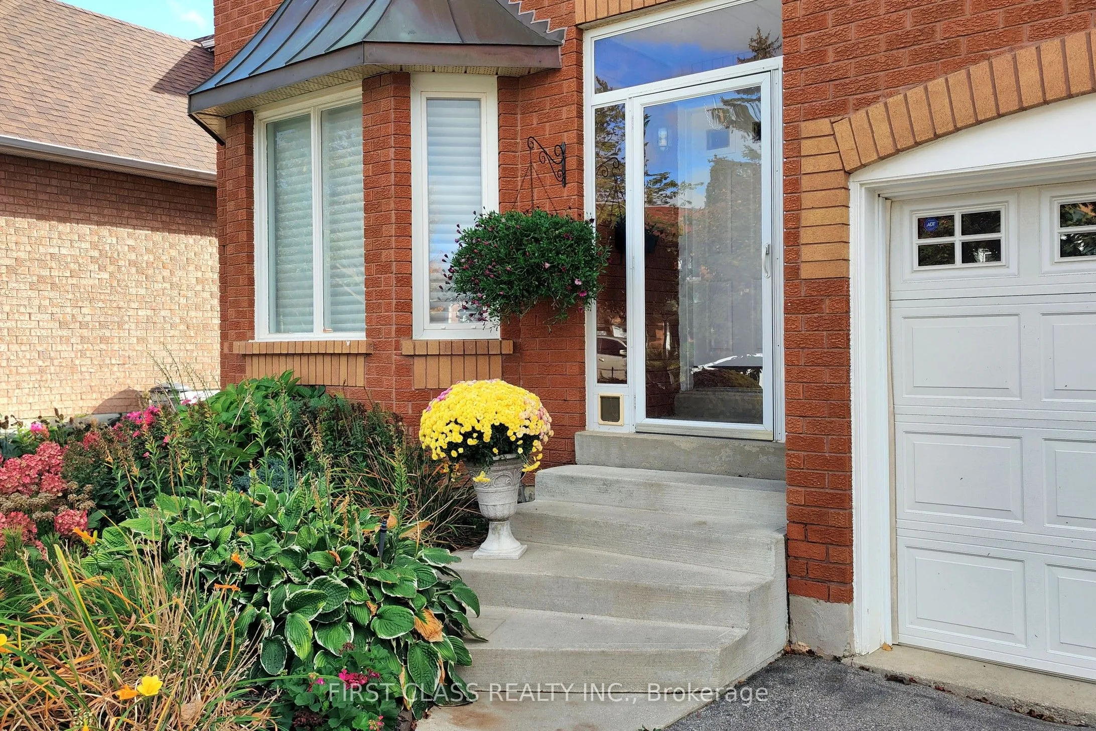 Detached Home For Sale | W12788254