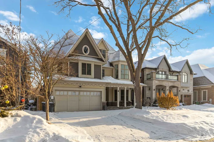 25  Oakwood S Avenue, Mississauga, ON L5G 3L2