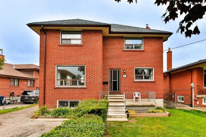16  Upwood  Avenue, Toronto W04, ON M6L 3A5