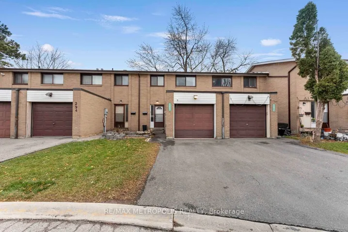 295  Fleetwood  Crescent, Brampton, ON L6T 2E7
