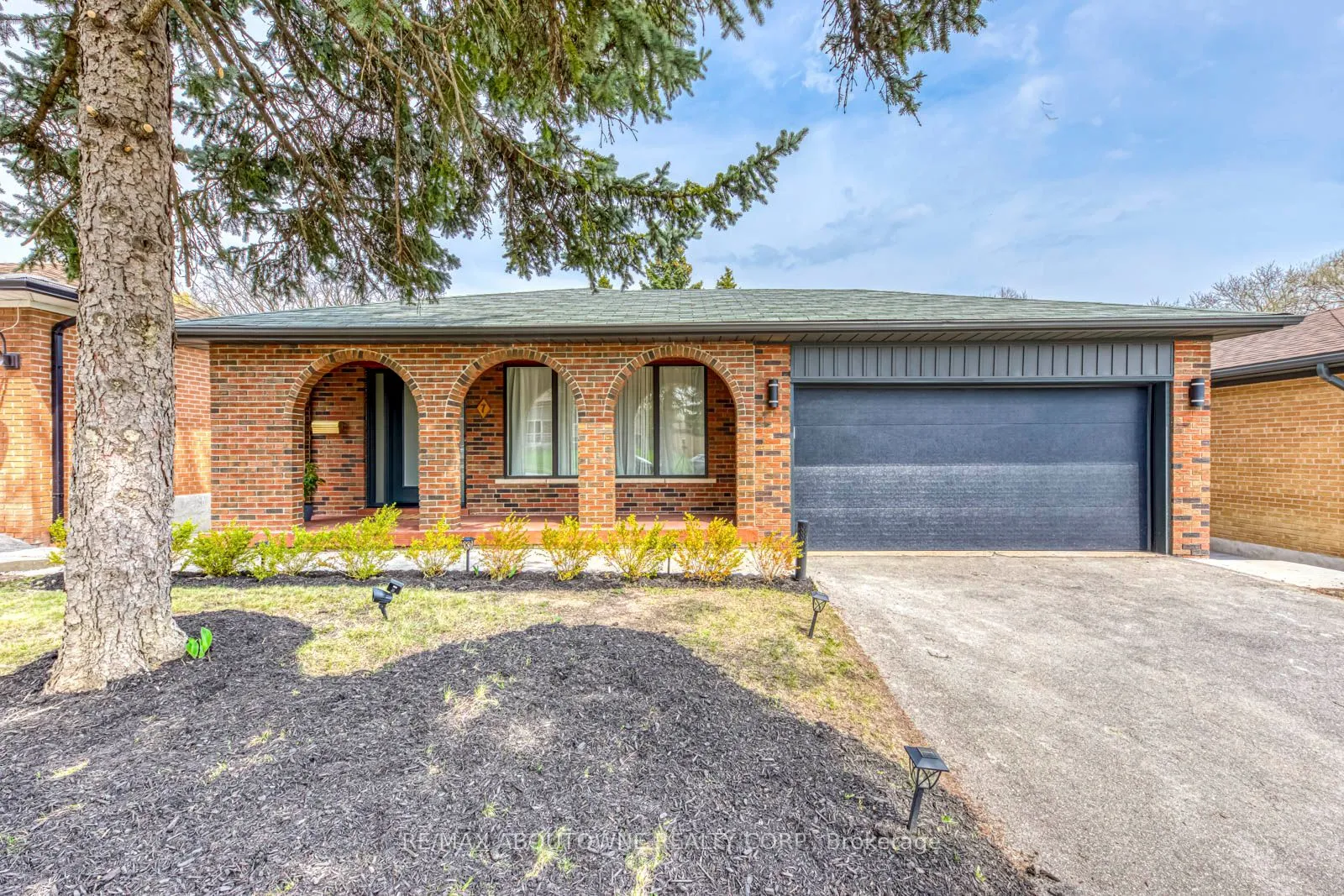 Detached Home For Sale | W12805618