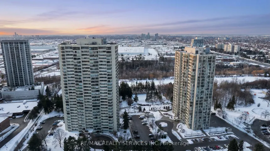 8  Lisa  Street, Brampton, ON L6T 4S6