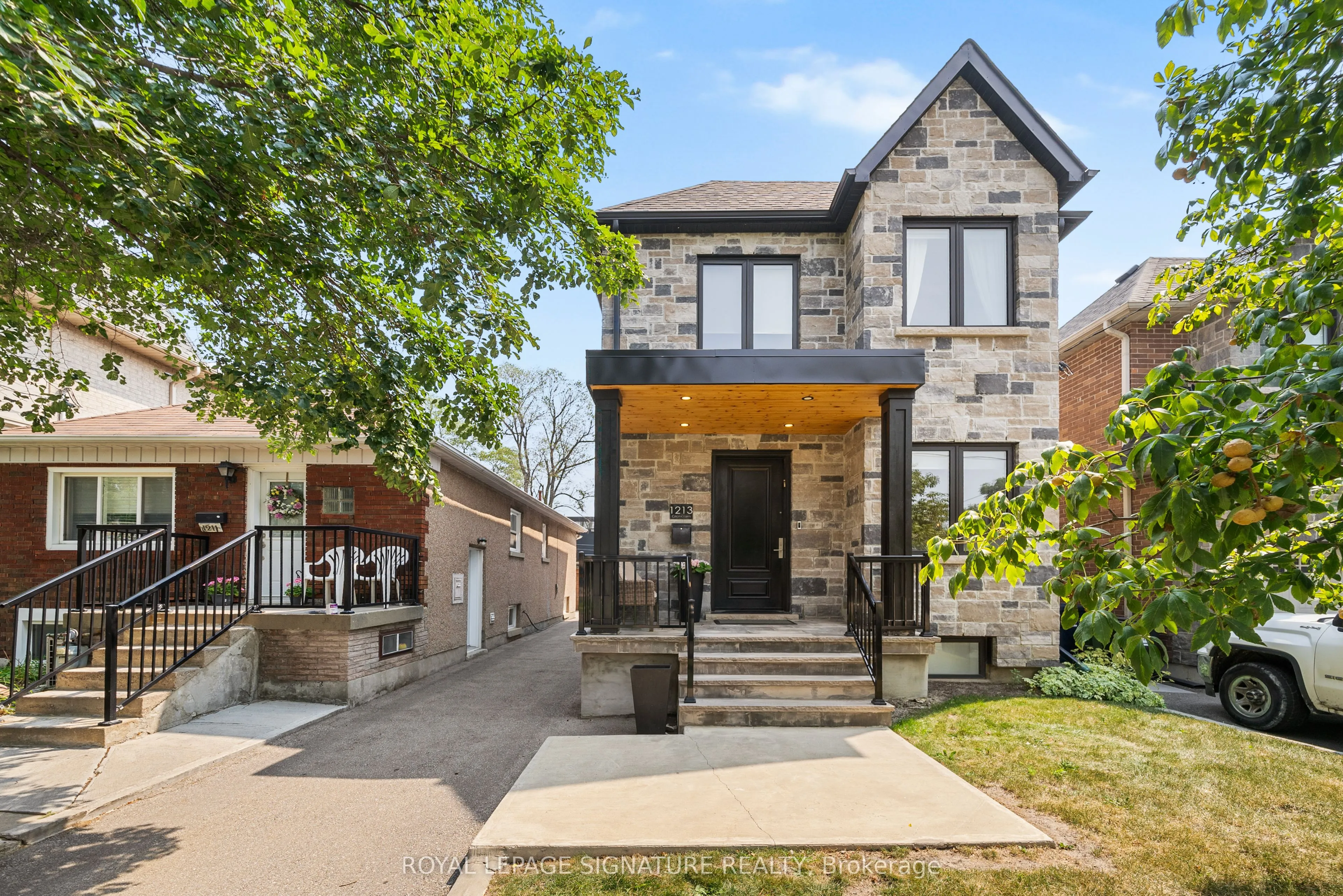 Detached Home For Sale | W12833038
