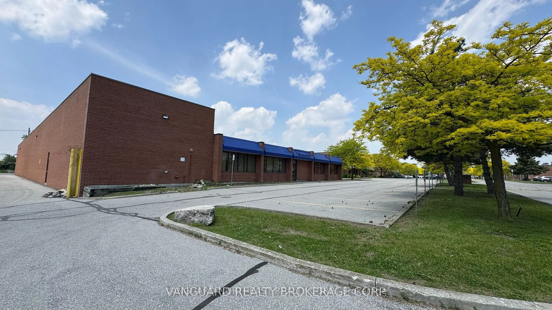 Industrial Property For Lease | W12844272