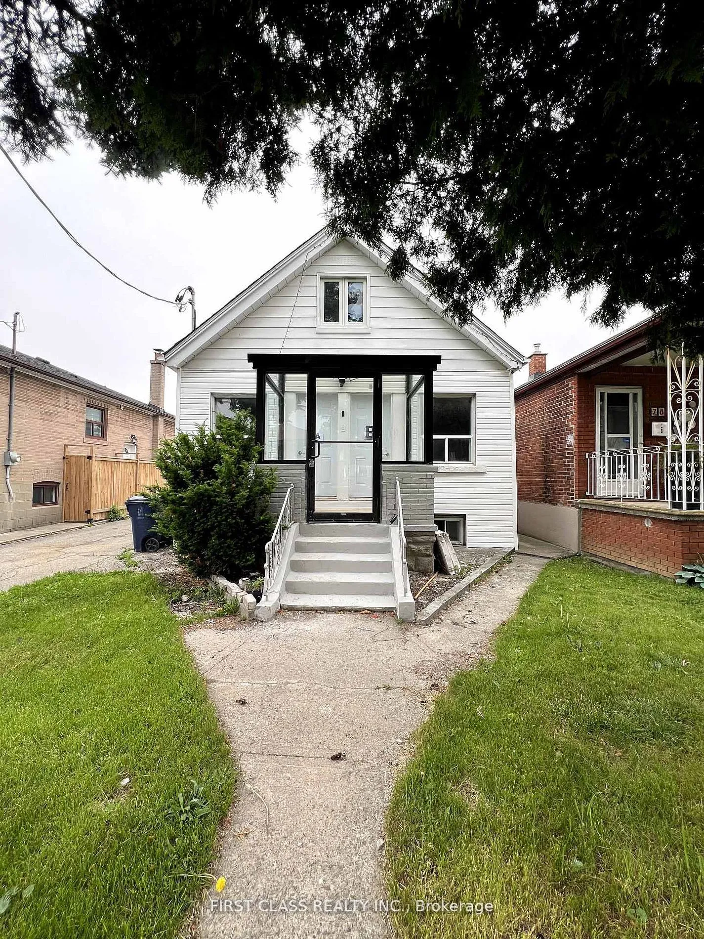 Detached Home For Lease | W12852642