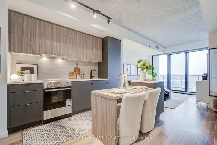 7  Smith  Crescent, Toronto W07, ON M8Z 0G3