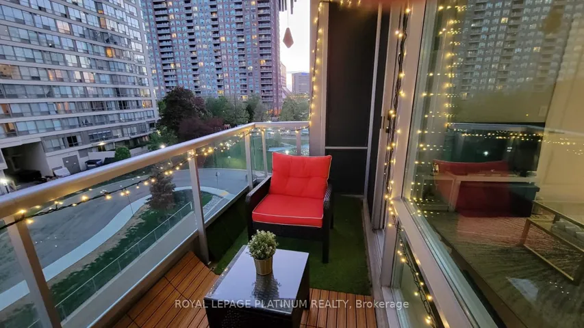 33  Elm W Drive, Mississauga, ON L5B 4M2