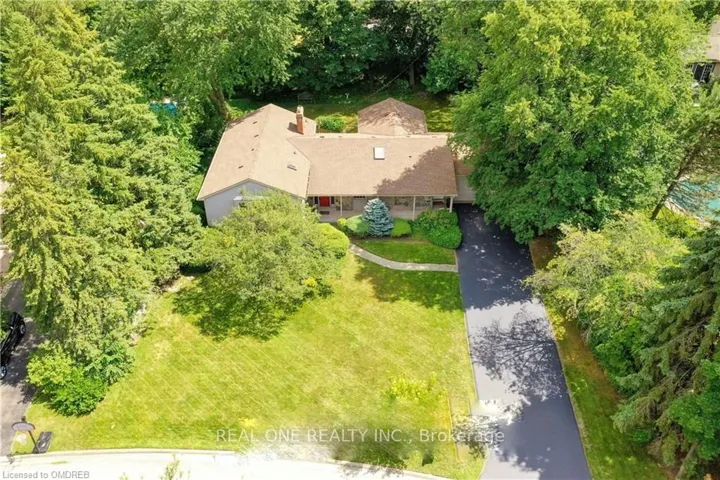 262  Cardinal  Drive, Oakville, ON L6J 4P2