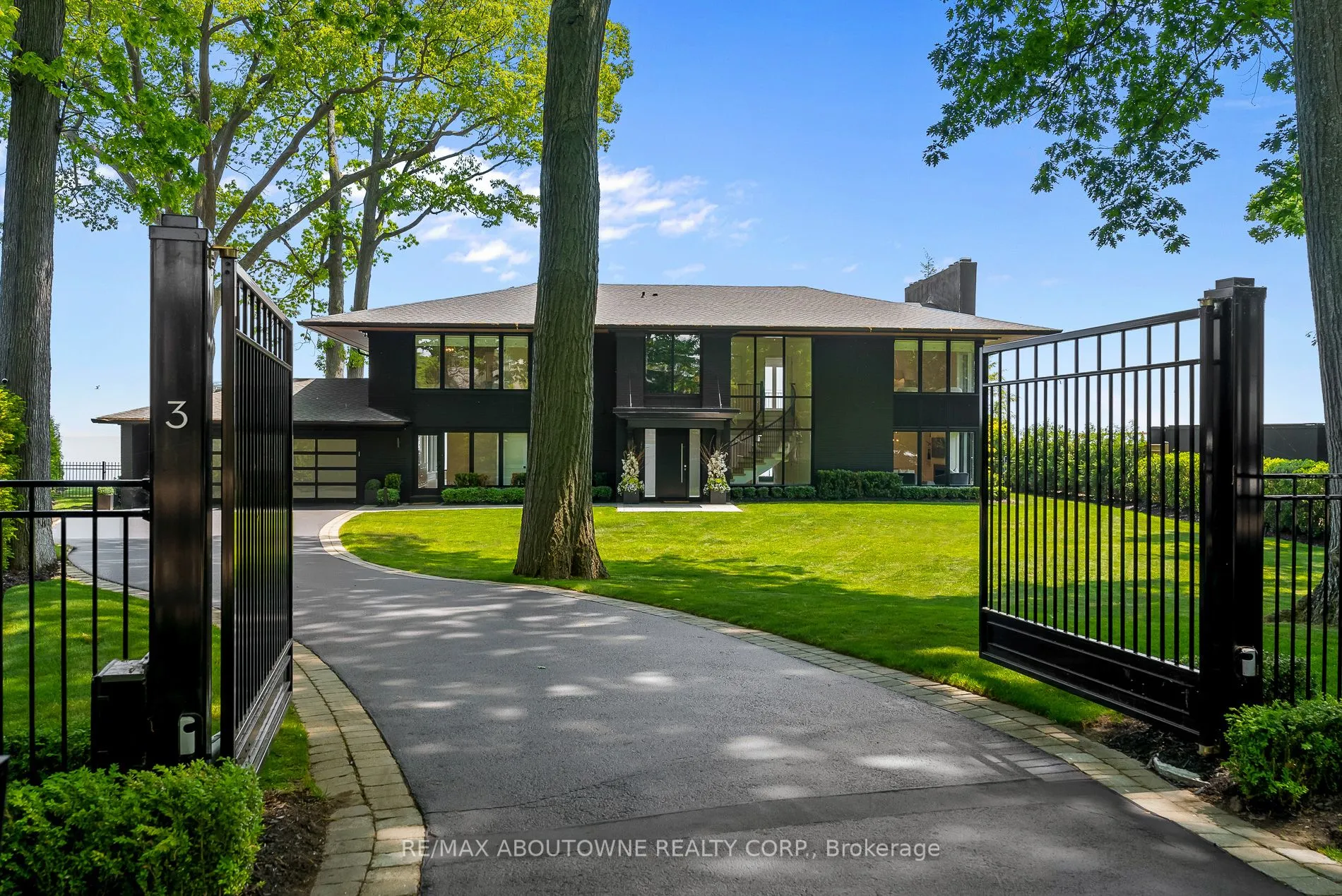 Detached Home For Sale | W12884912